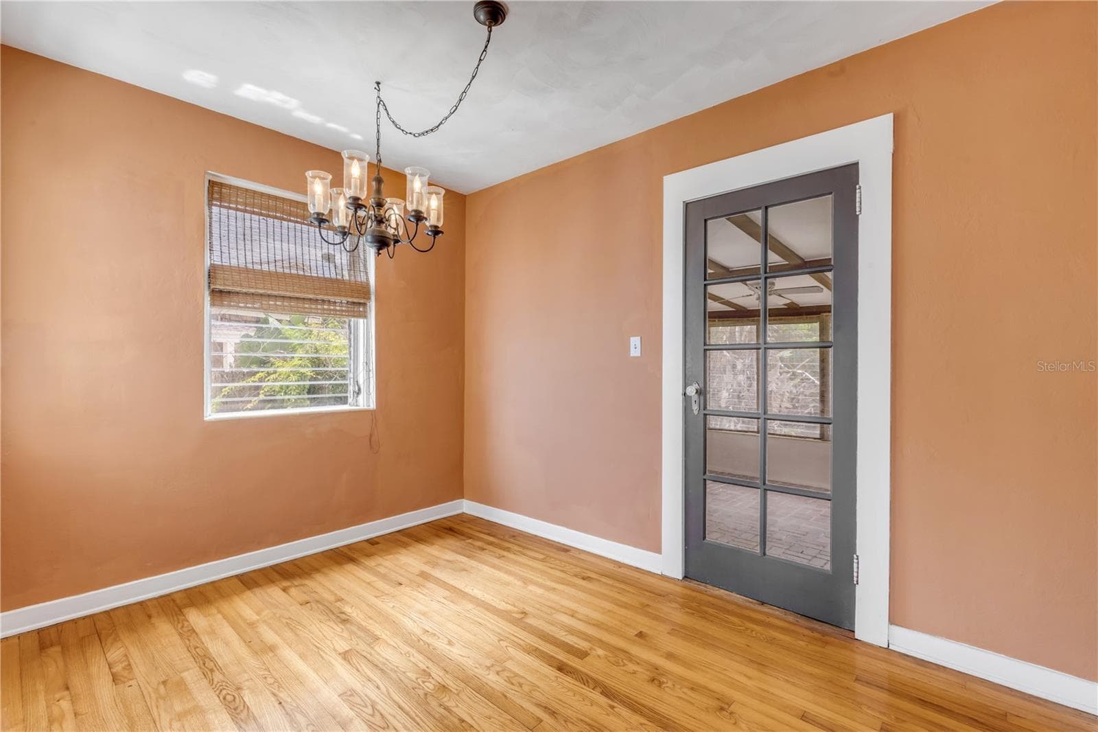 516 WISTERIA ROAD — photo 10 of 30