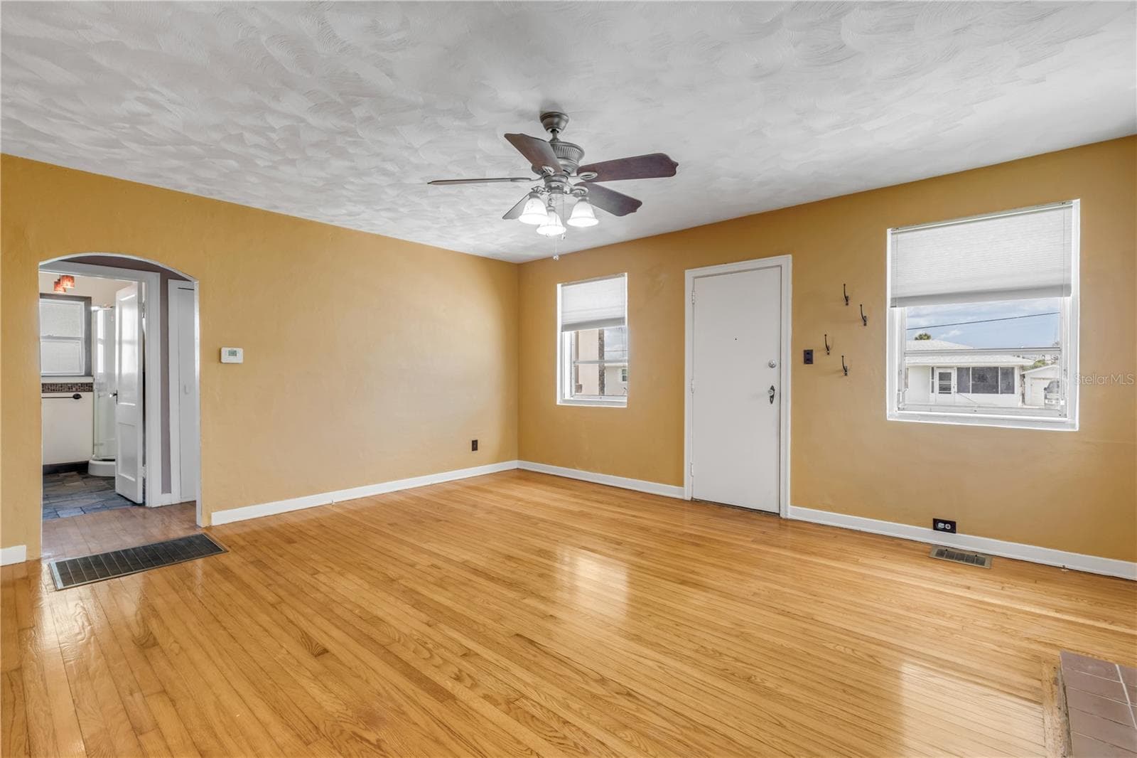 516 WISTERIA ROAD — photo 6 of 30