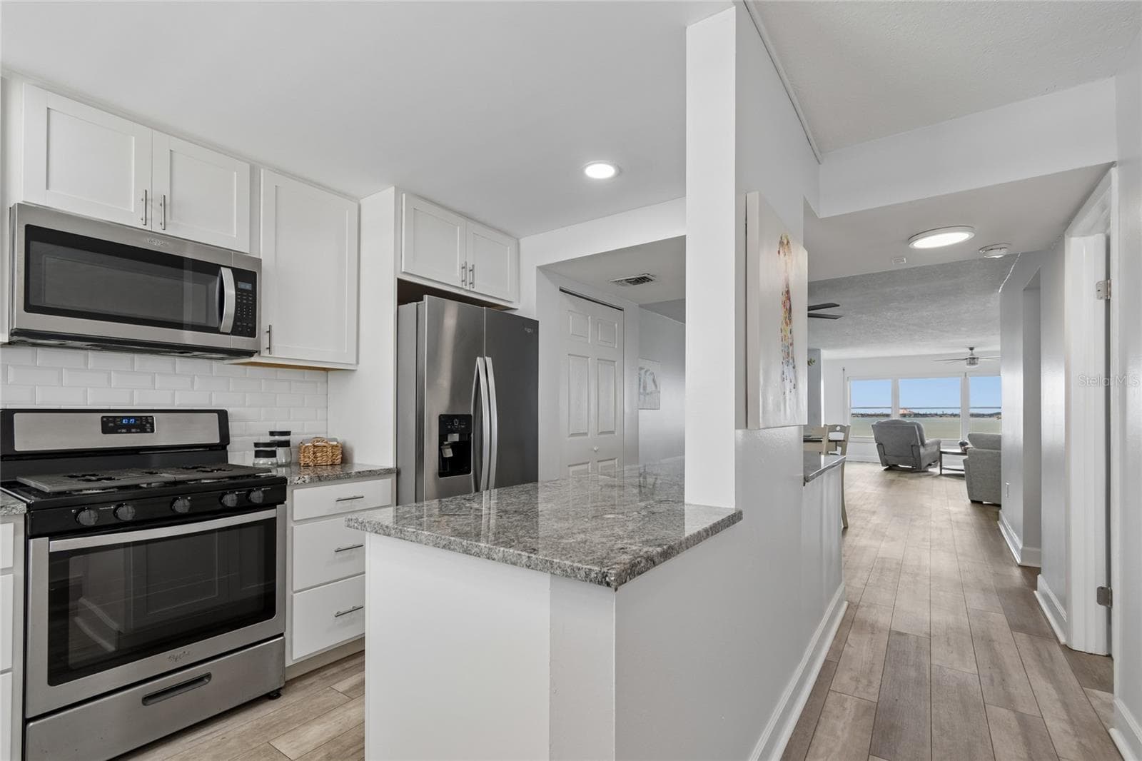 5980 SHORE BOULEVARD — photo 6 of 37