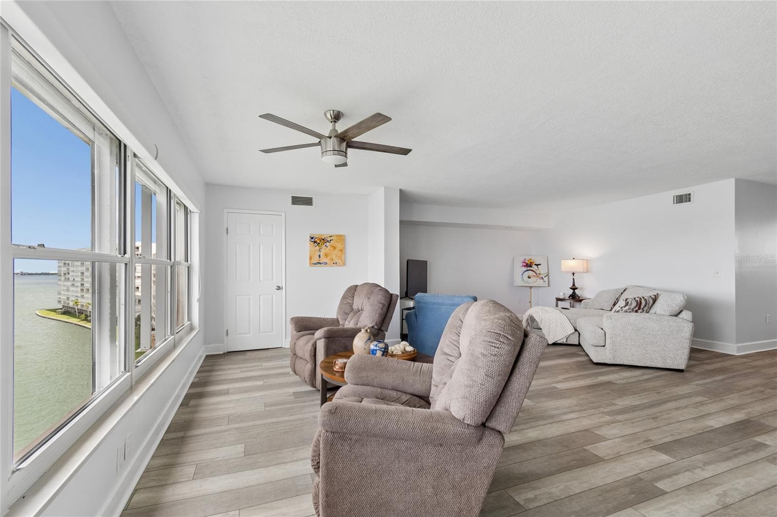 5980 SHORE BOULEVARD — photo 14 of 37