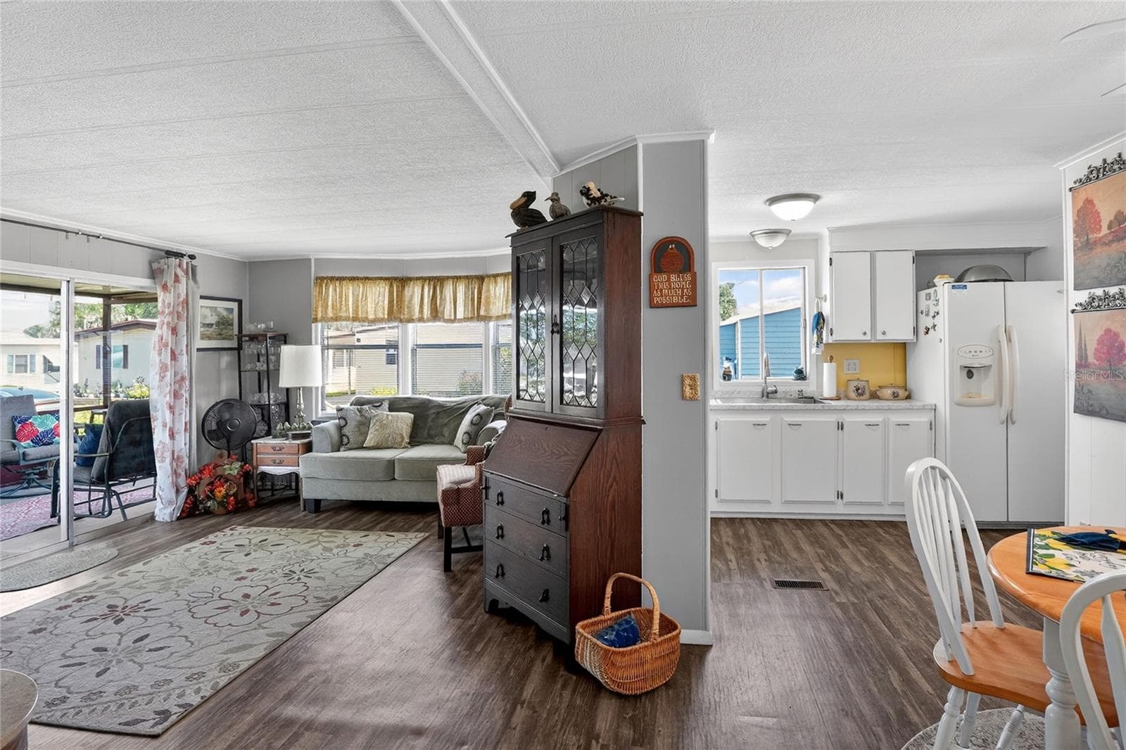 2055 FLORAL AVENUE — photo 8 of 45