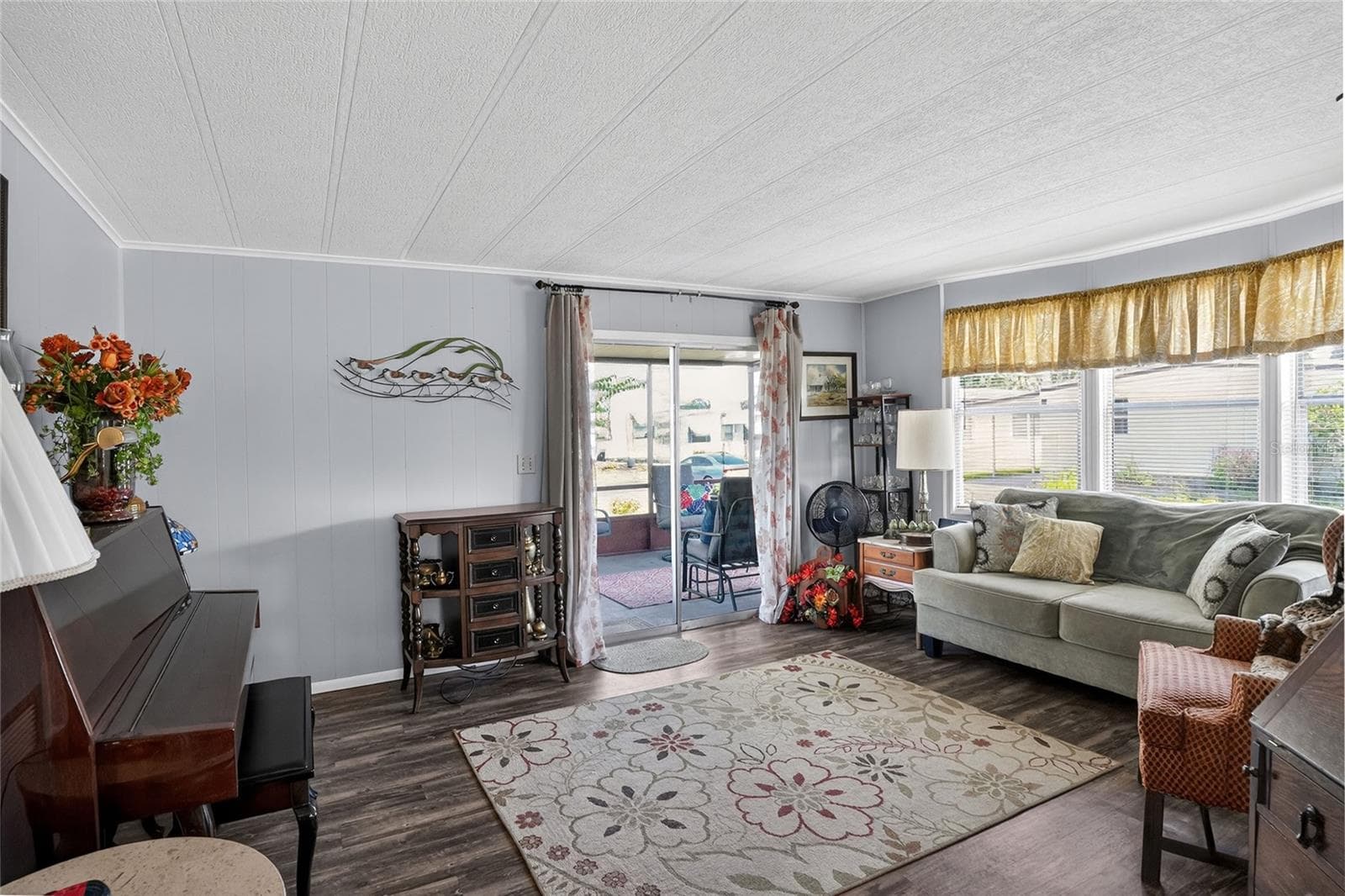 2055 FLORAL AVENUE — photo 15 of 45
