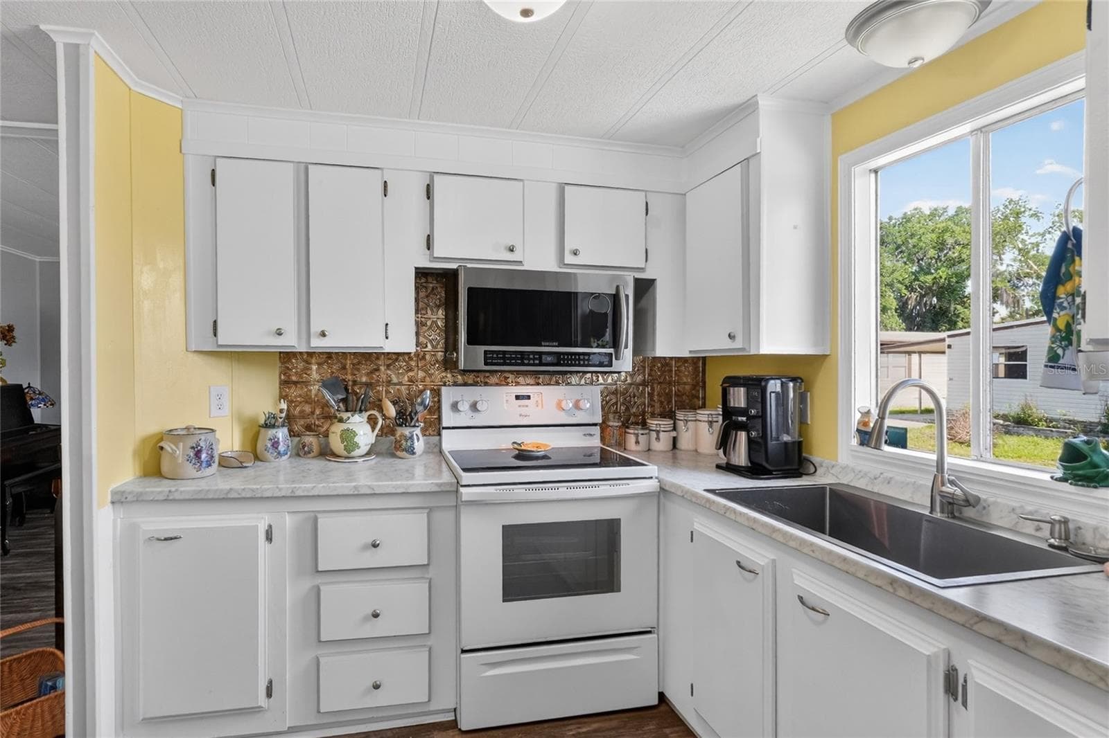 2055 FLORAL AVENUE — photo 10 of 45