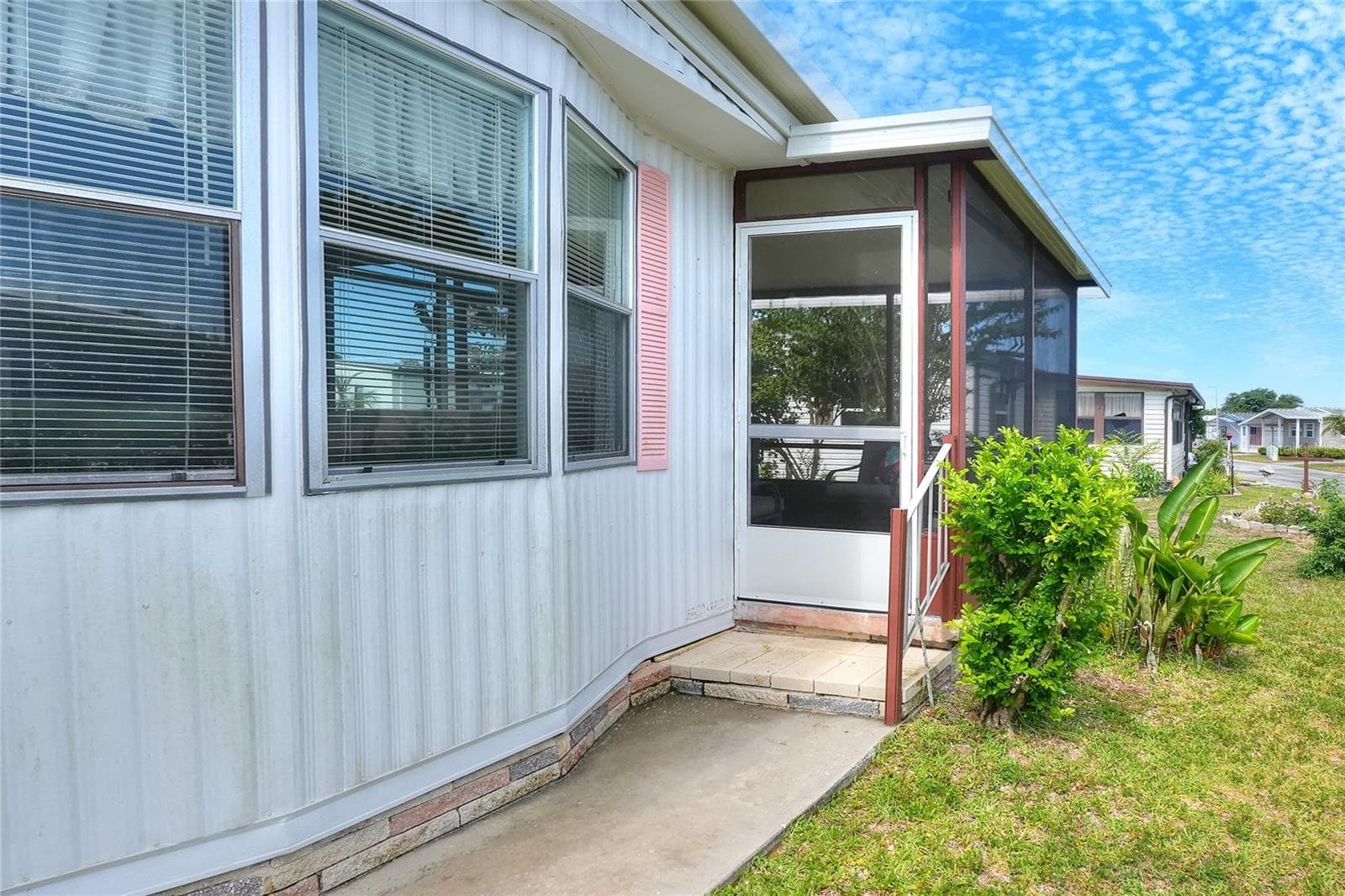 2055 FLORAL AVENUE — photo 27 of 45