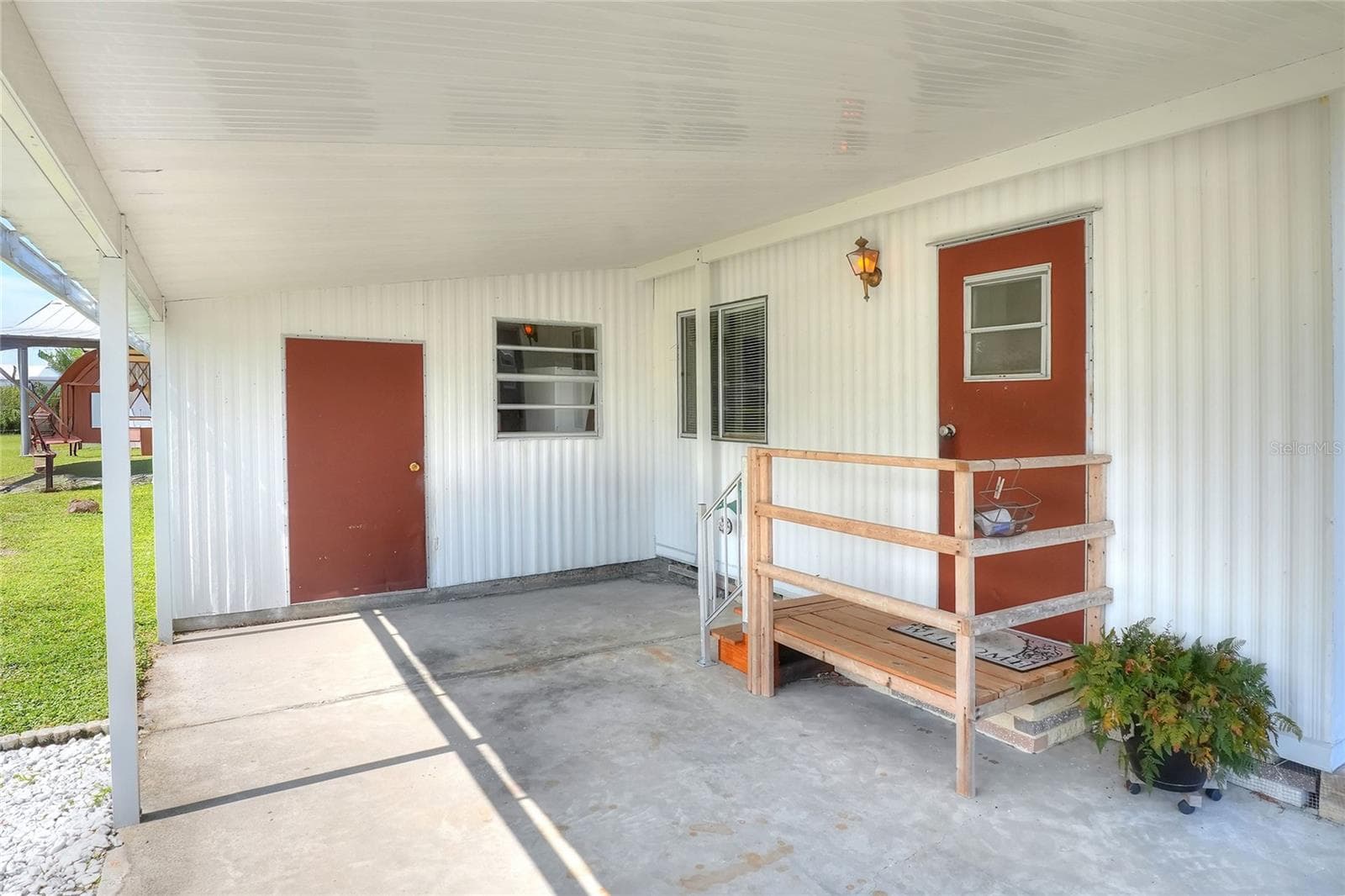 2055 FLORAL AVENUE — photo 5 of 45