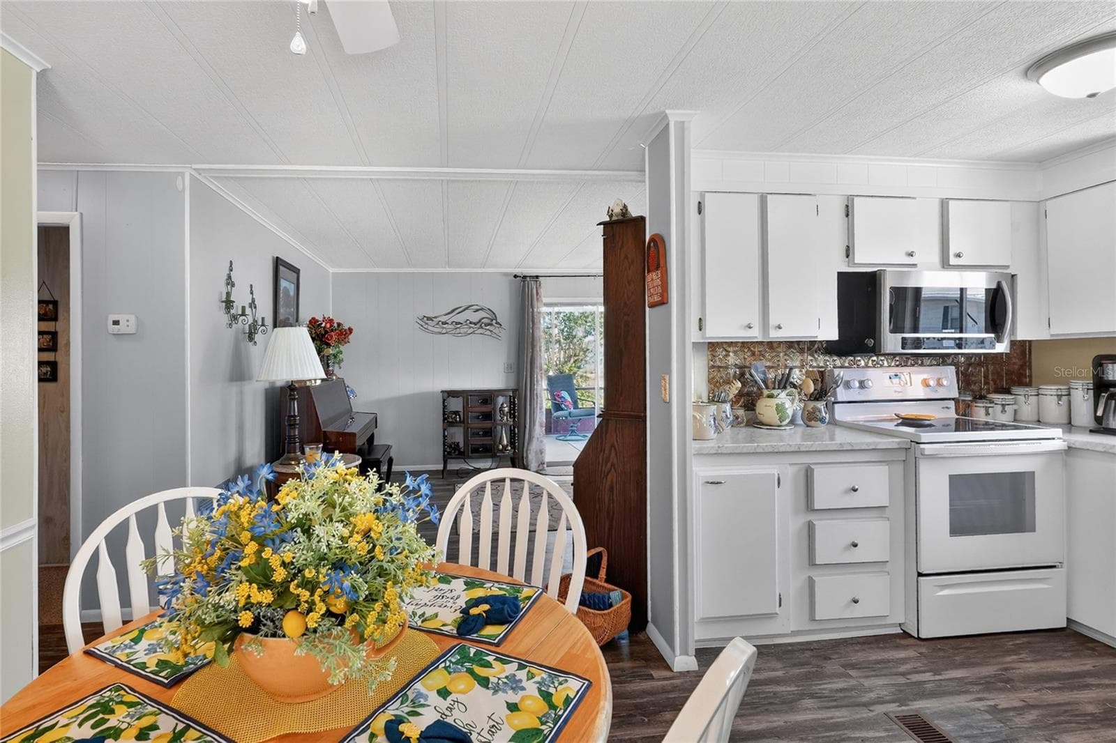 2055 FLORAL AVENUE — photo 11 of 45