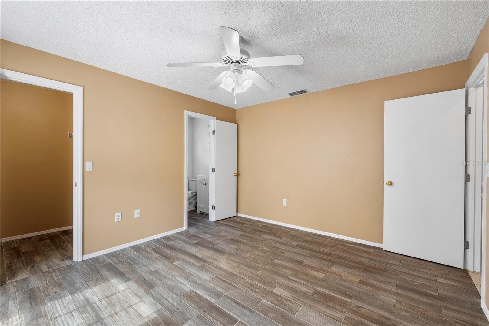 6210 VINTAGE DRIVE — photo 17 of 52