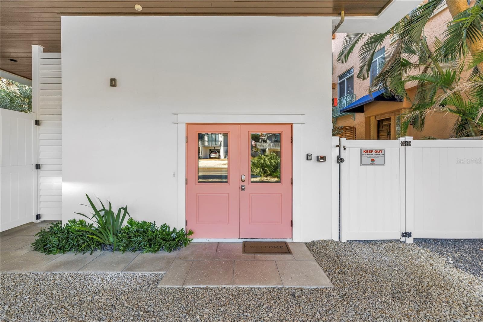 316 BEACH ROAD — photo 4 of 97