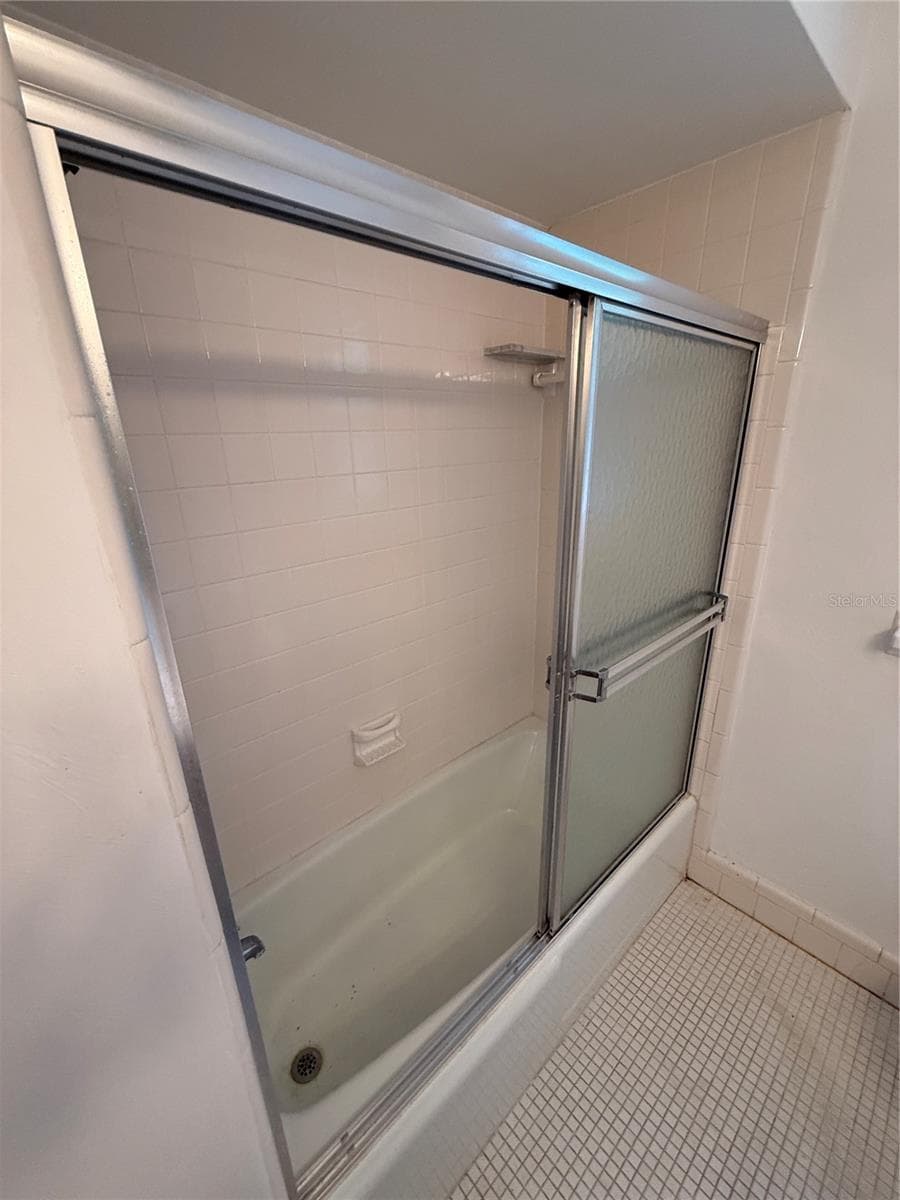 27 KATHY DRIVE — photo 11 of 35