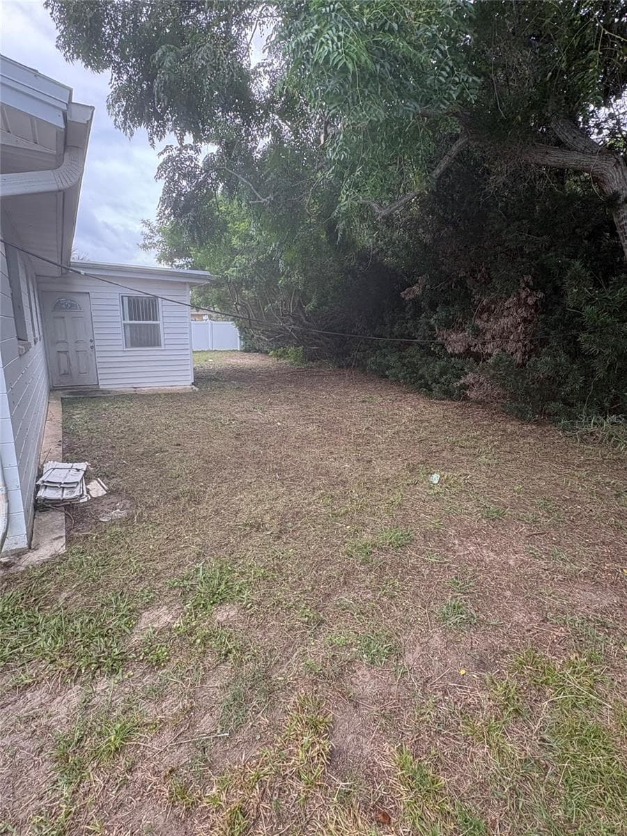 27 KATHY DRIVE — photo 33 of 35