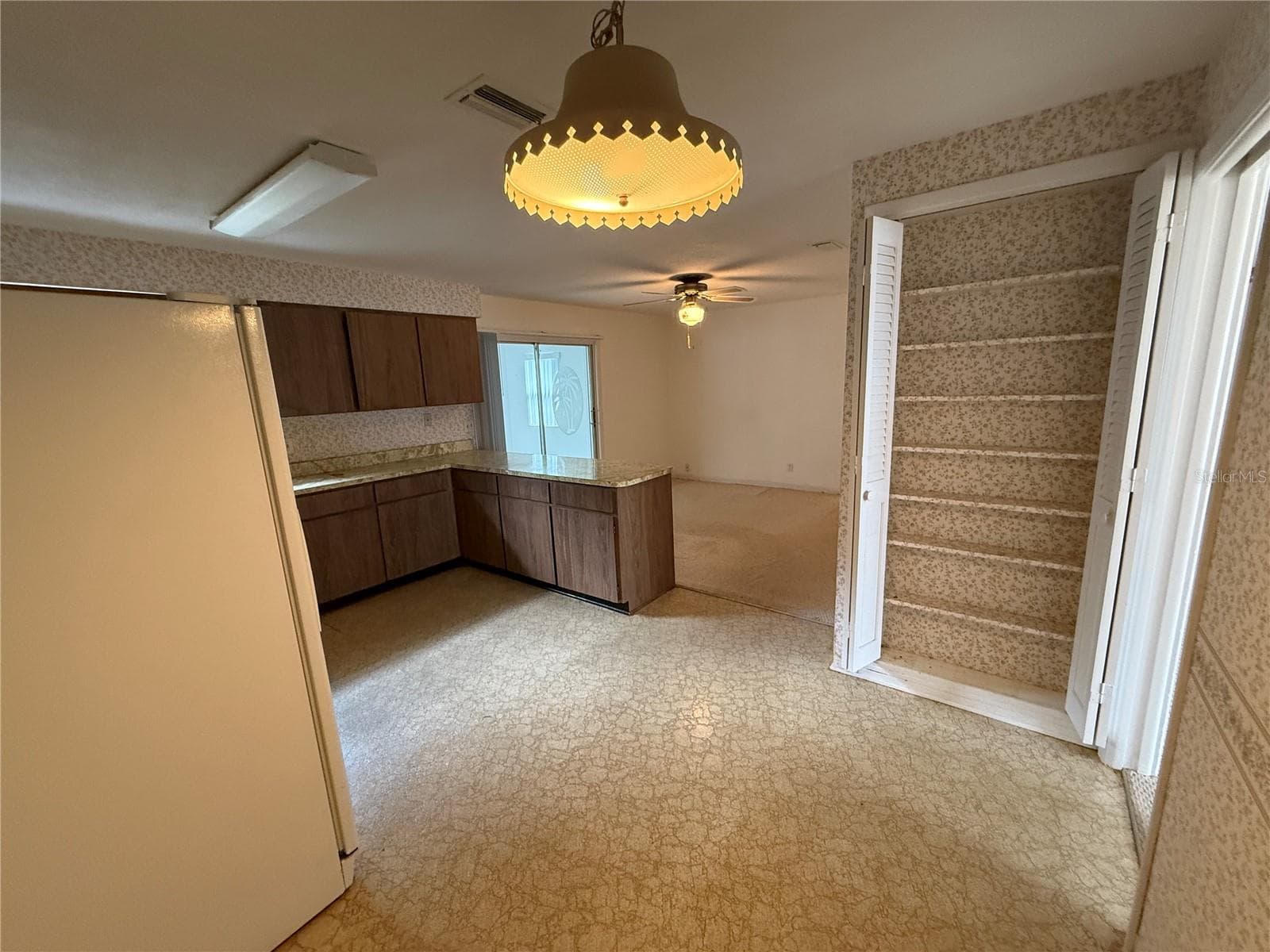 27 KATHY DRIVE — photo 4 of 35