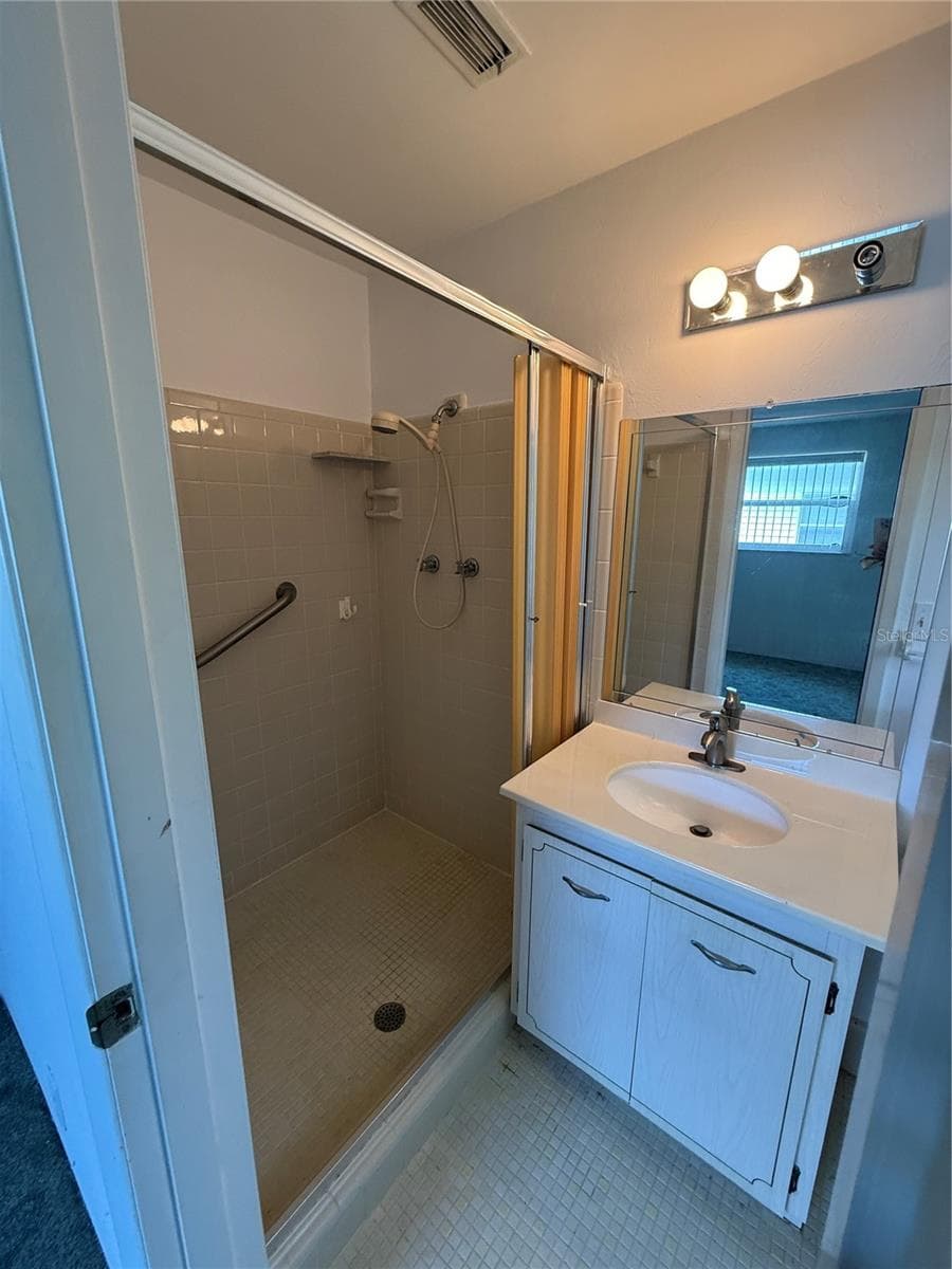 27 KATHY DRIVE — photo 20 of 35