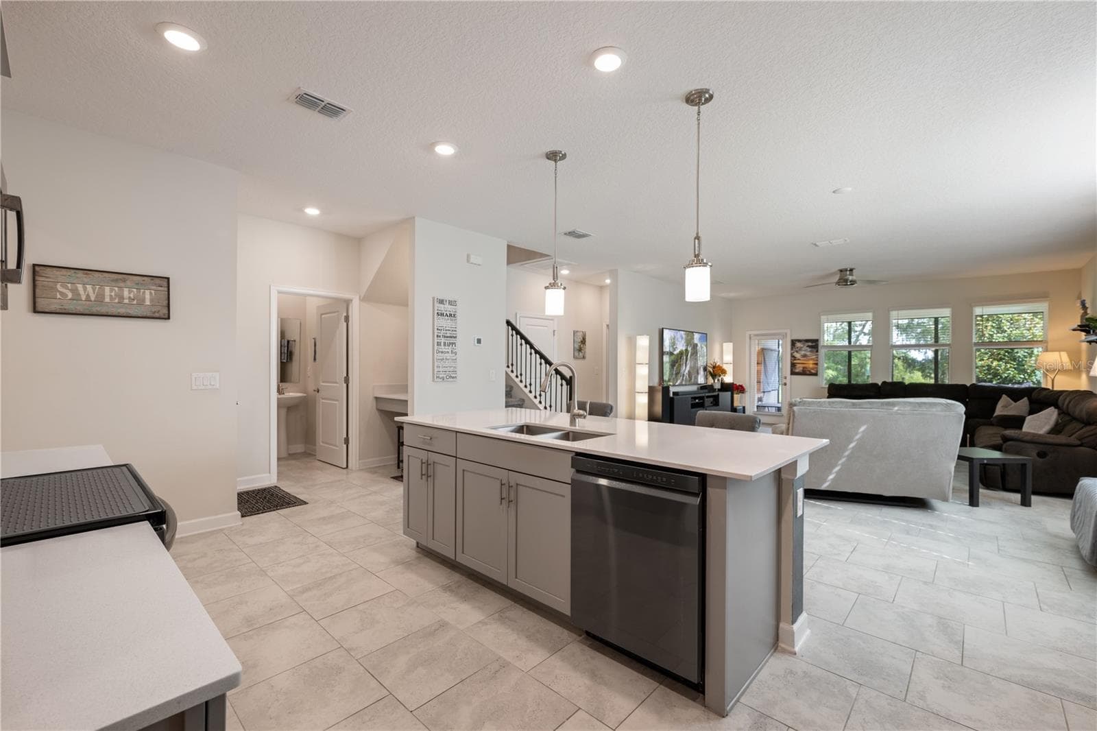 8926 FALLEN OAK DRIVE — photo 9 of 38