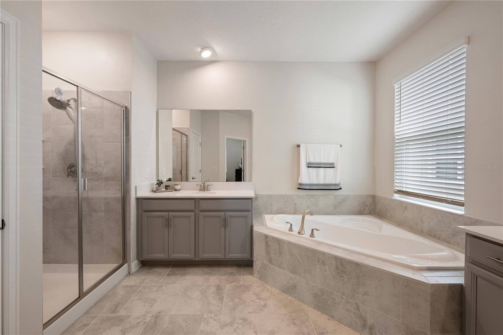 8926 FALLEN OAK DRIVE — photo 15 of 38