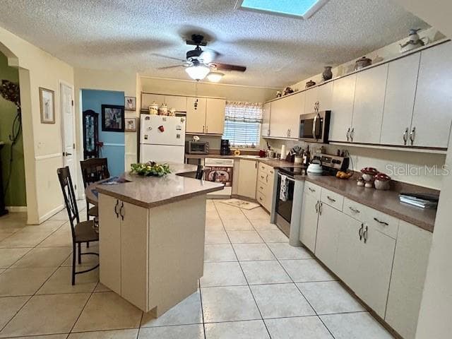 650 SHERWOOD DRIVE — photo 7 of 23