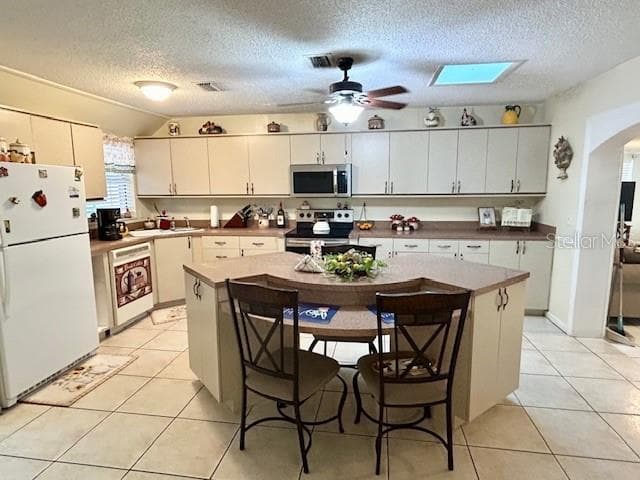 650 SHERWOOD DRIVE — photo 6 of 23