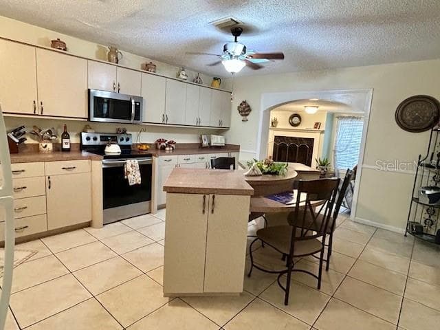 650 SHERWOOD DRIVE — photo 5 of 23