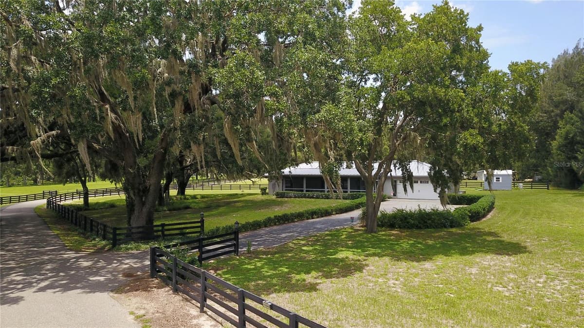 16945 PHIL C PETERS ROAD — photo 4 of 54