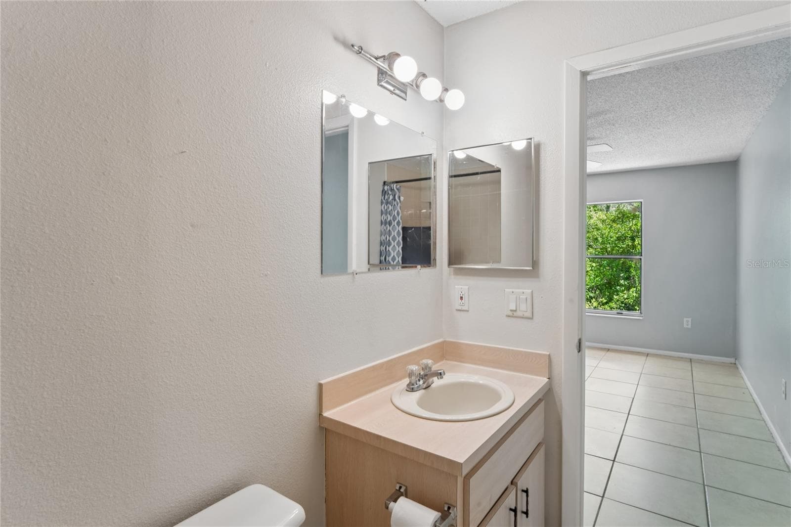 4362 AZORA ROAD — photo 31 of 48
