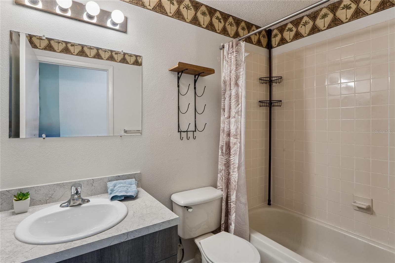4362 AZORA ROAD — photo 19 of 48