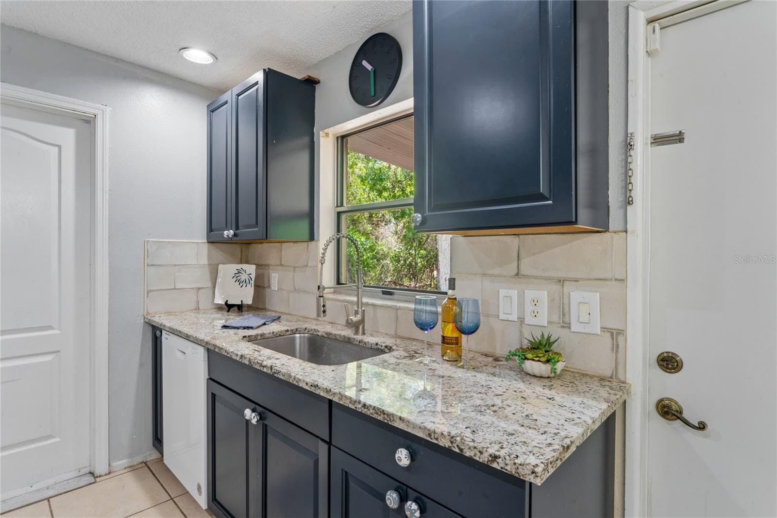4362 AZORA ROAD — photo 6 of 48