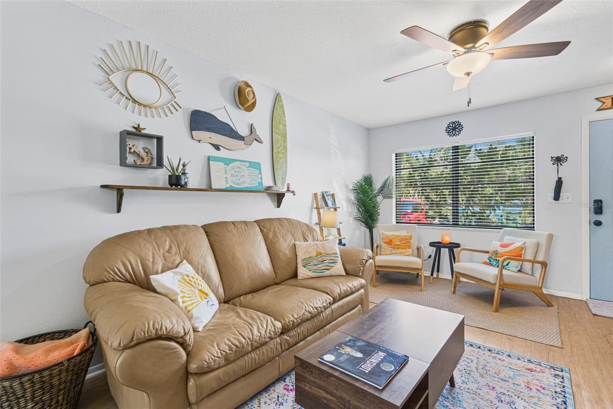 117 HARBOR DRIVE — photo 4 of 33