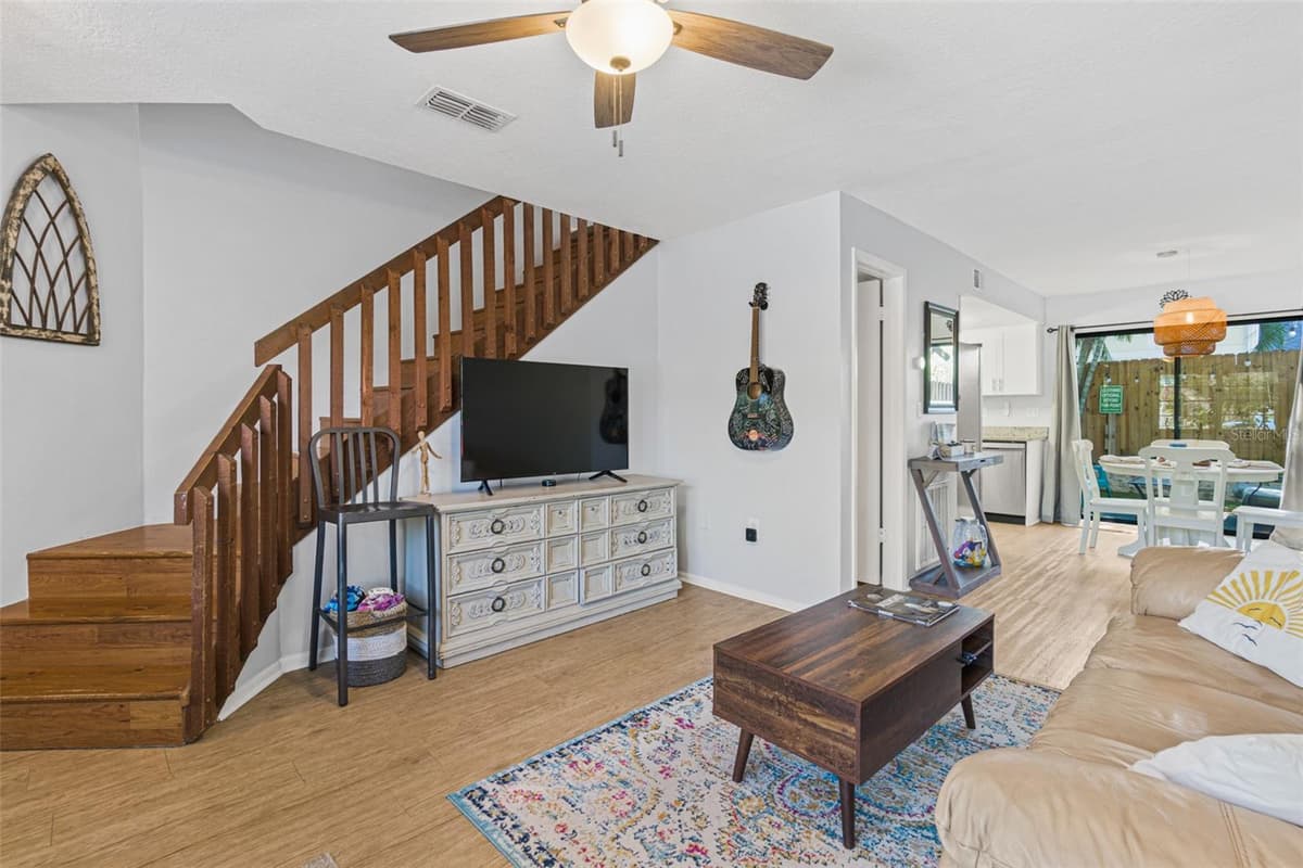117 HARBOR DRIVE — photo 14 of 33