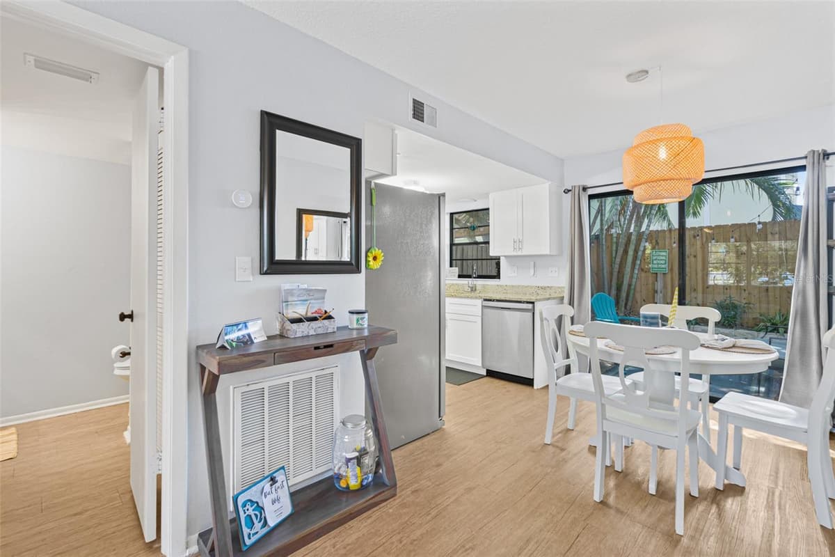 117 HARBOR DRIVE — photo 10 of 33