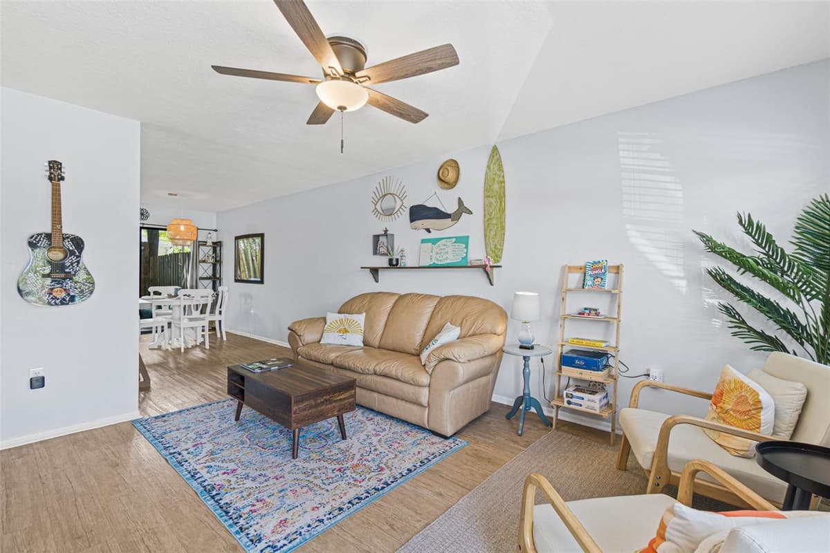 117 HARBOR DRIVE — photo 3 of 33
