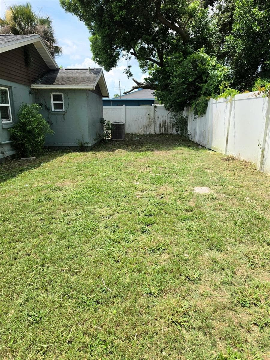 709 119TH AVENUE — photo 17 of 23