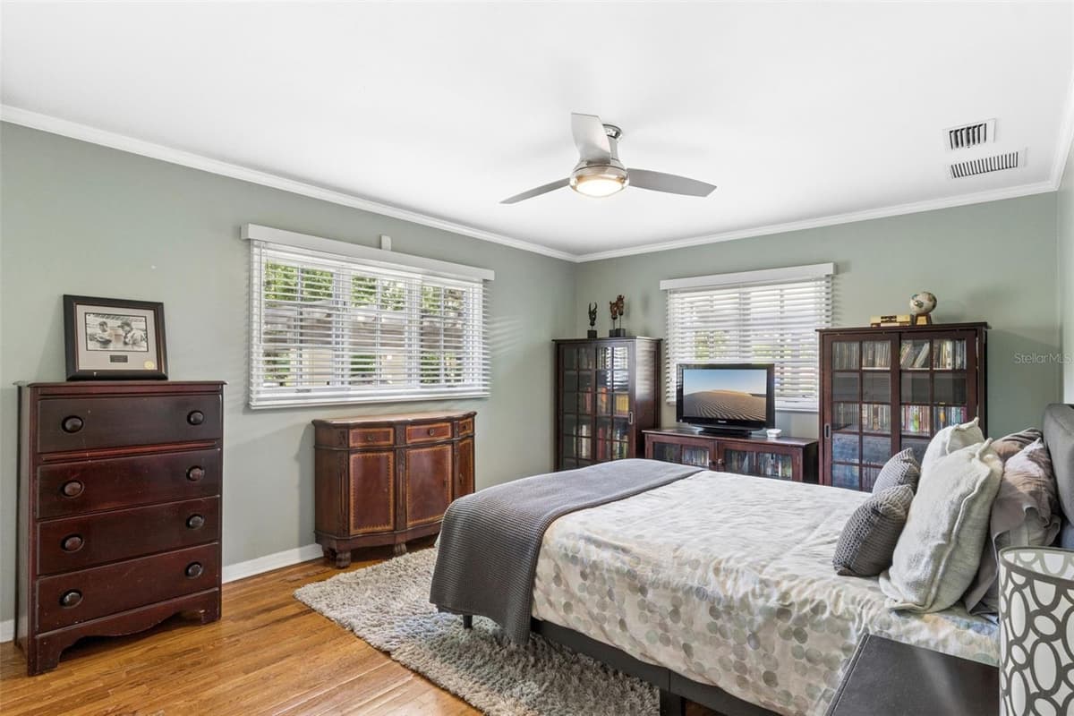 1629 HEMPEL AVENUE — photo 46 of 89