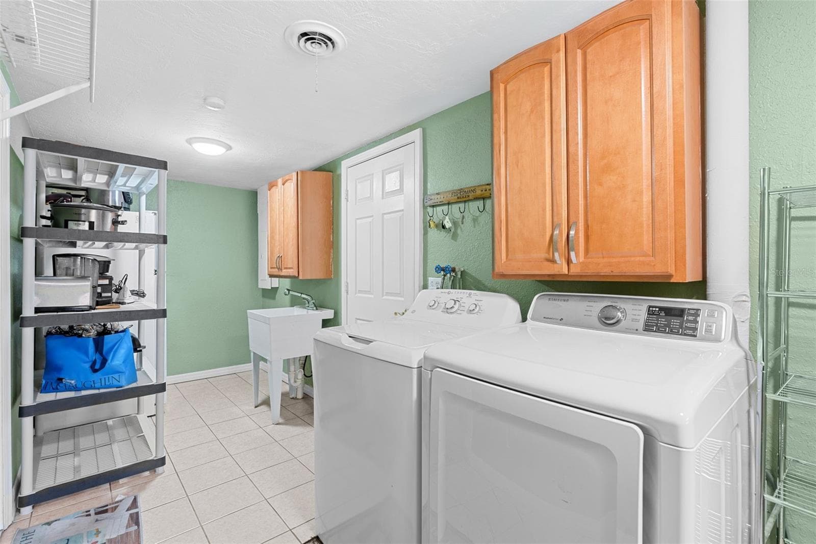 195 CEDARWOOD DRIVE — photo 39 of 53