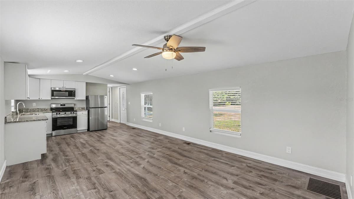 21 RIDGE ROAD — photo 4 of 34