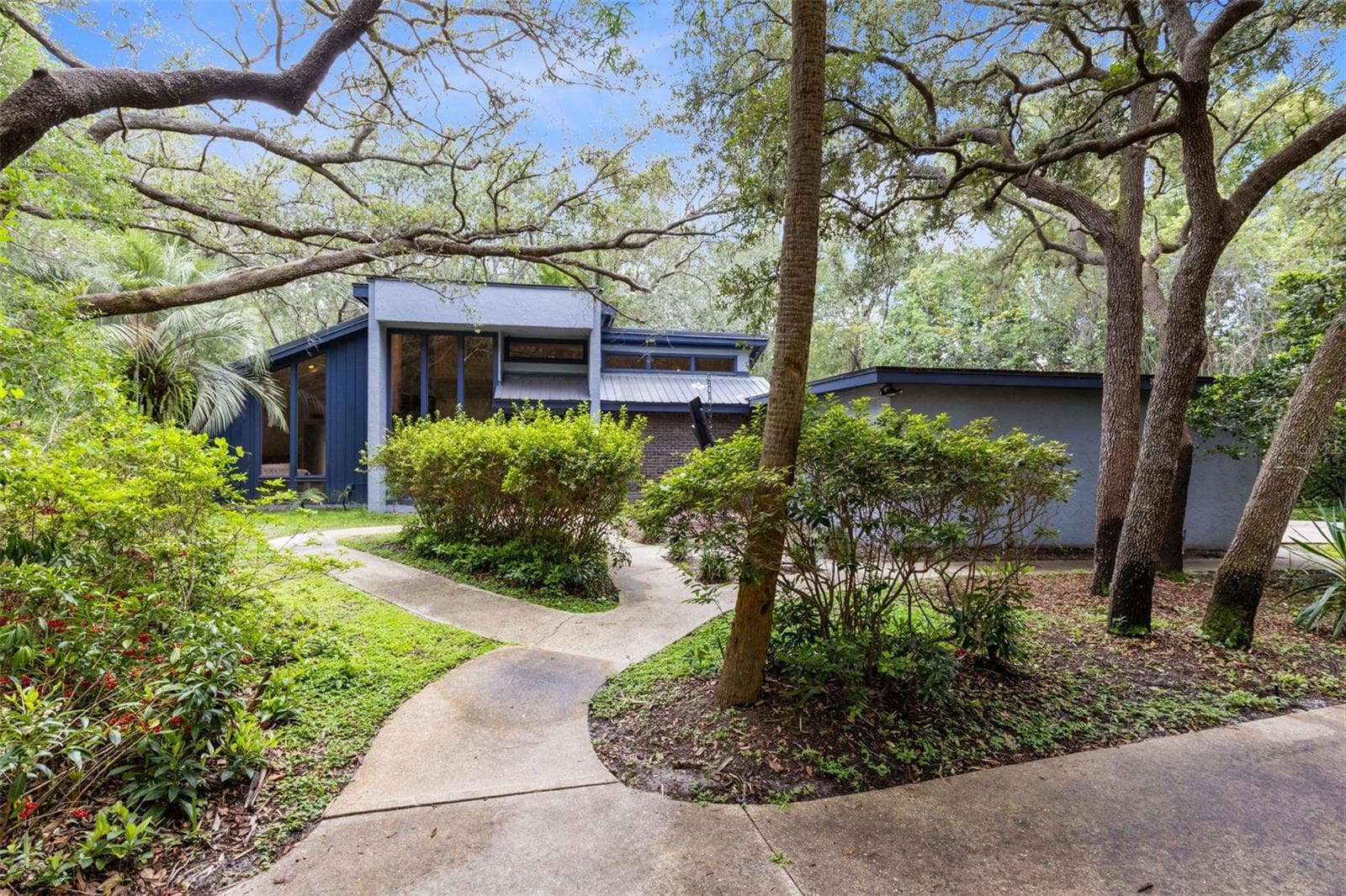 995 DYSON DRIVE — photo 2 of 26