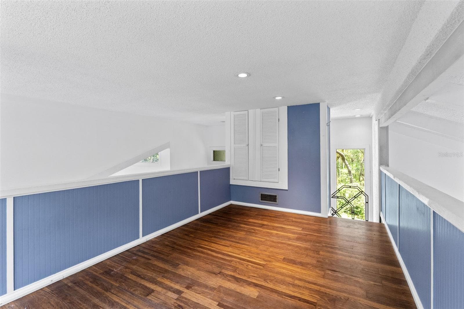 995 DYSON DRIVE — photo 8 of 26