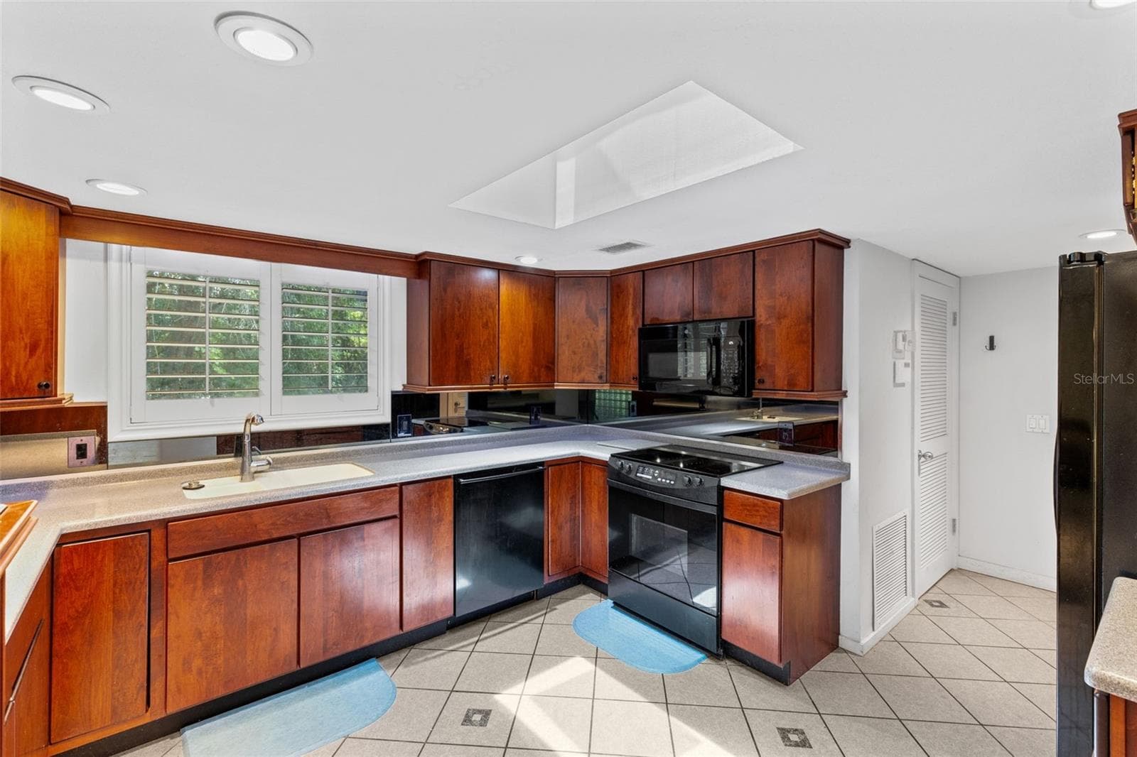 995 DYSON DRIVE — photo 11 of 26