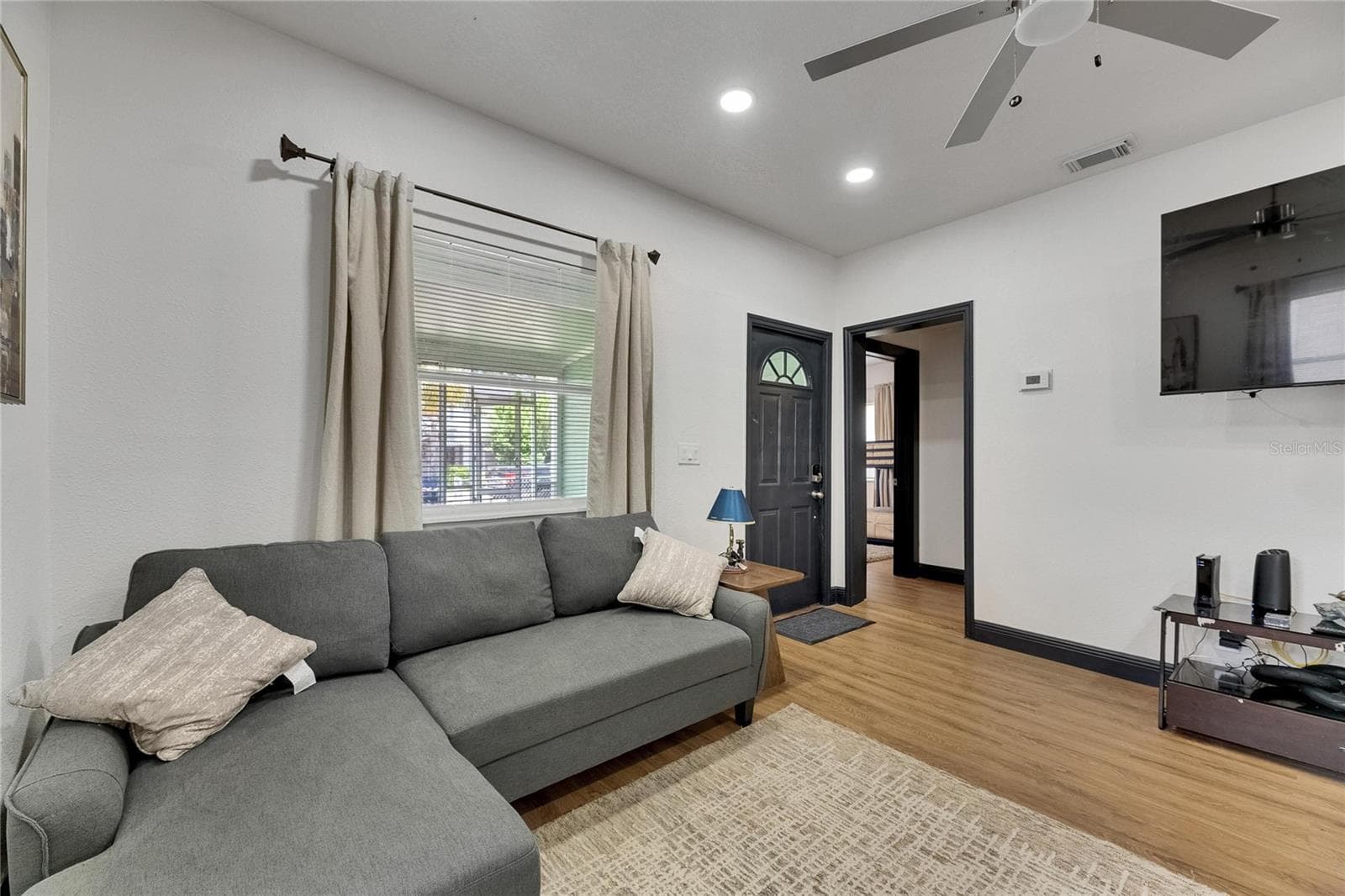 1009 COLUMBUS DRIVE — photo 4 of 36