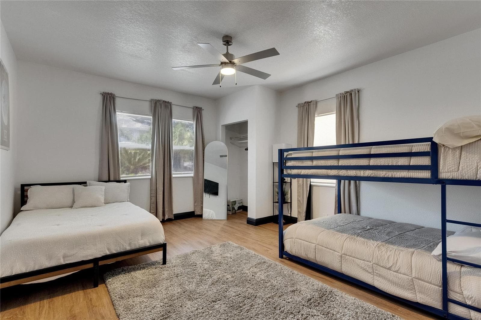 1009 COLUMBUS DRIVE — photo 32 of 36