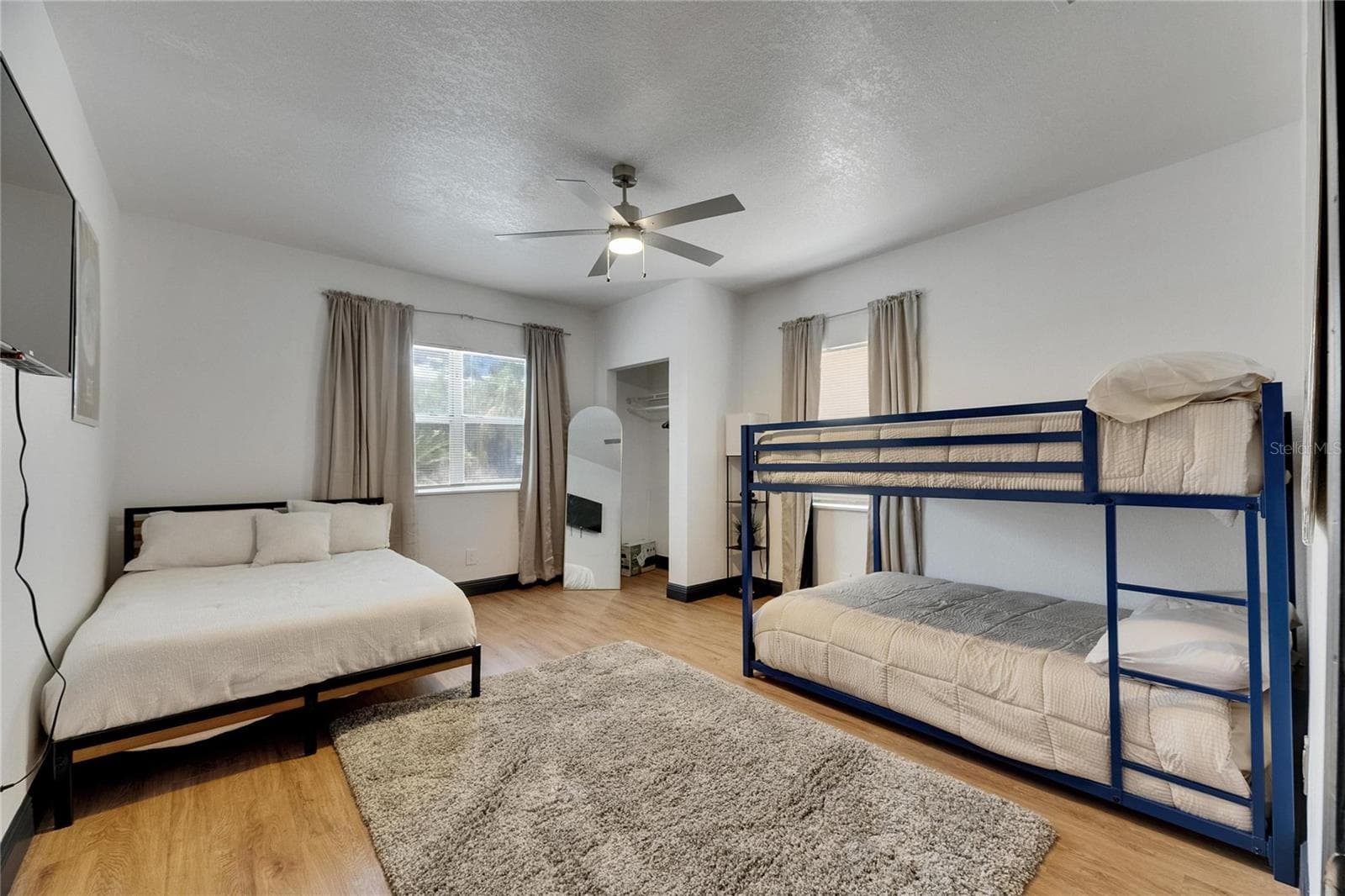 1009 COLUMBUS DRIVE — photo 17 of 36