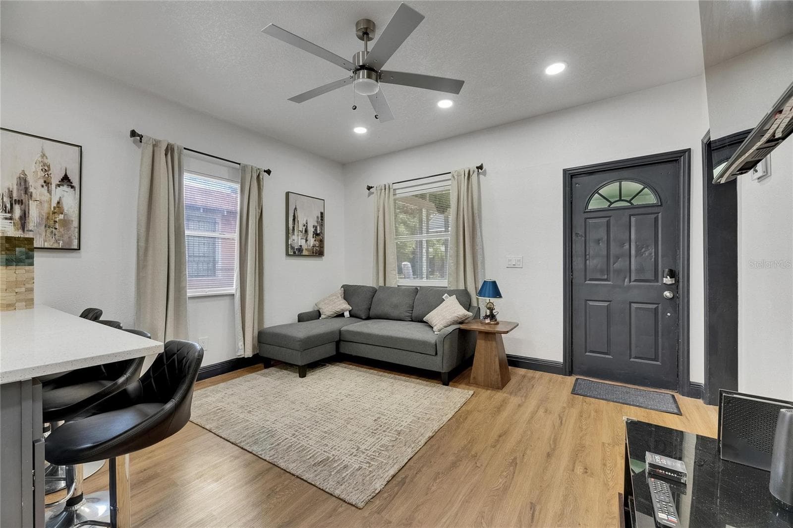 1009 COLUMBUS DRIVE — photo 5 of 36