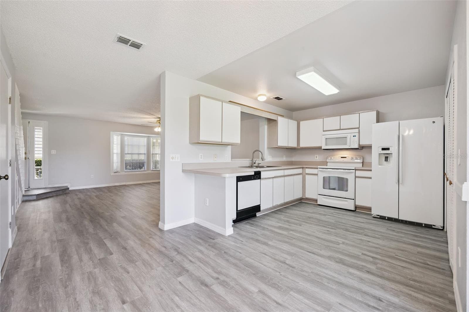 12122 BRUCETON WAY — photo 7 of 45