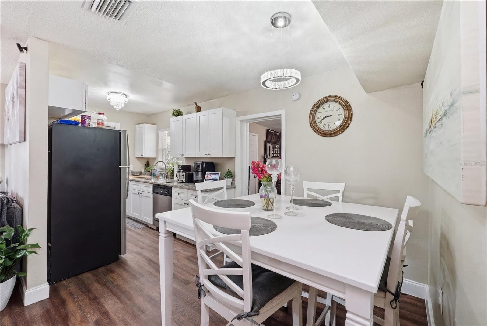 1410 KOZART COURT — photo 2 of 16