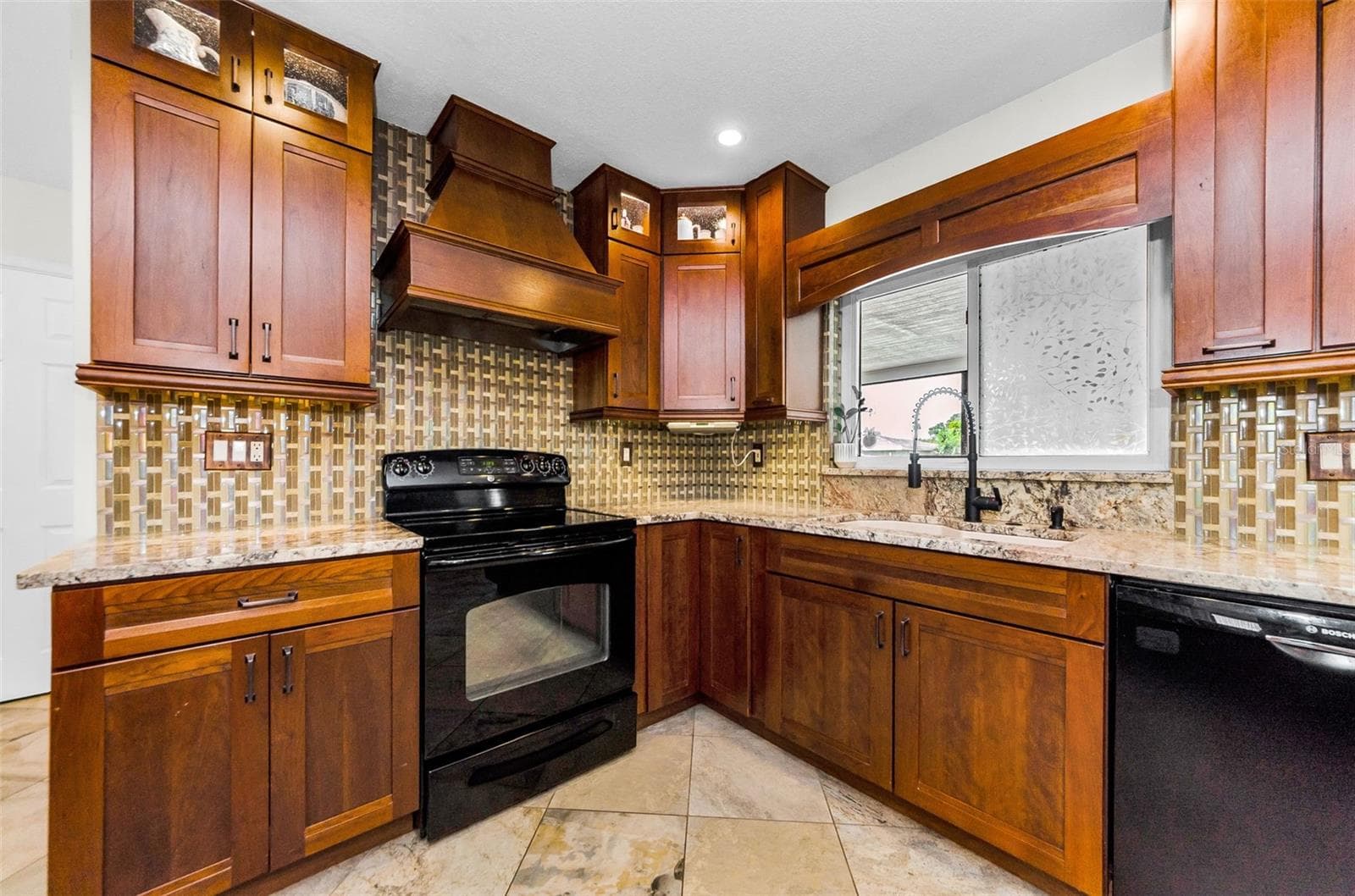 1838 LOMBARDY DRIVE — photo 17 of 43