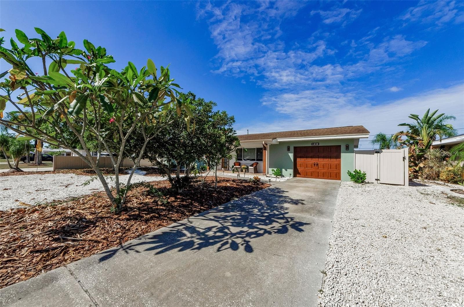1838 LOMBARDY DRIVE — photo 4 of 43