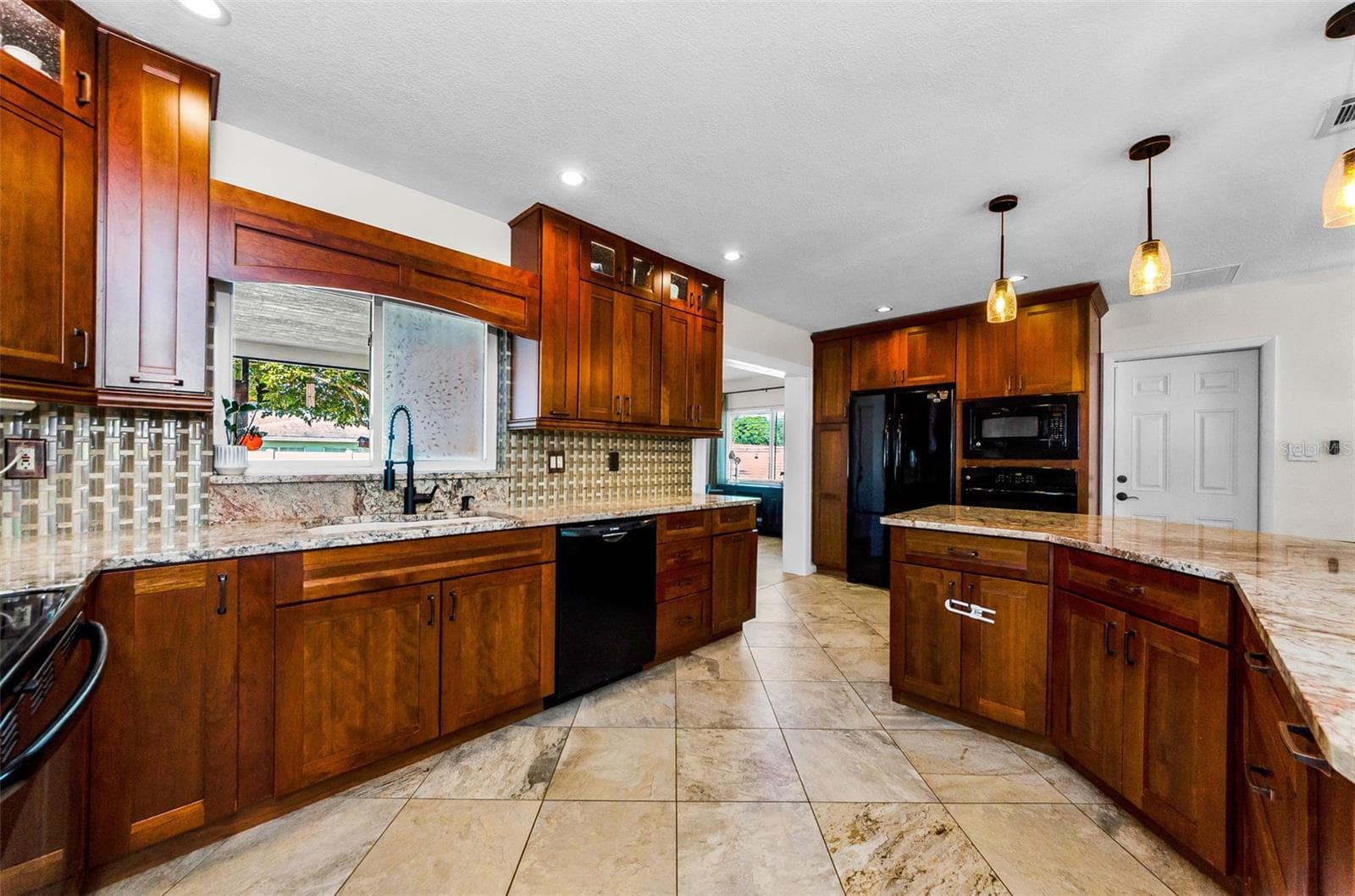 1838 LOMBARDY DRIVE — photo 19 of 43