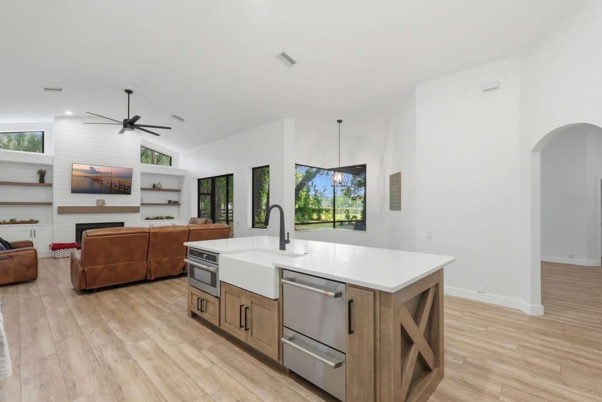 6301 86TH AVENUE — photo 8 of 41