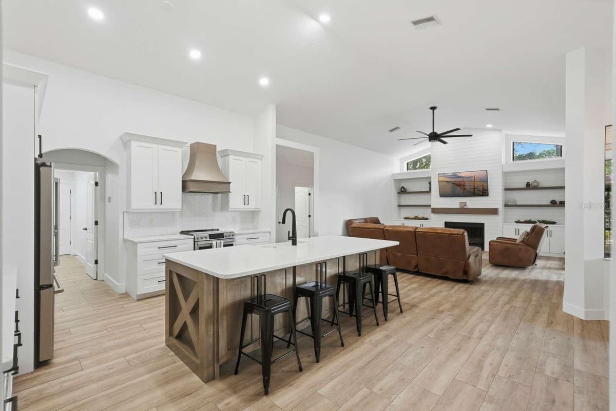 6301 86TH AVENUE — photo 9 of 41