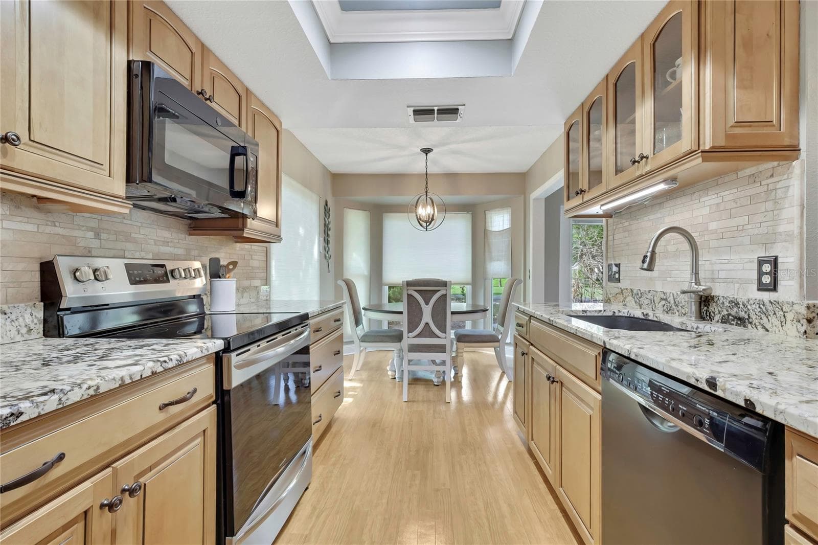 6577 PINE MEADOWS DRIVE — photo 13 of 34