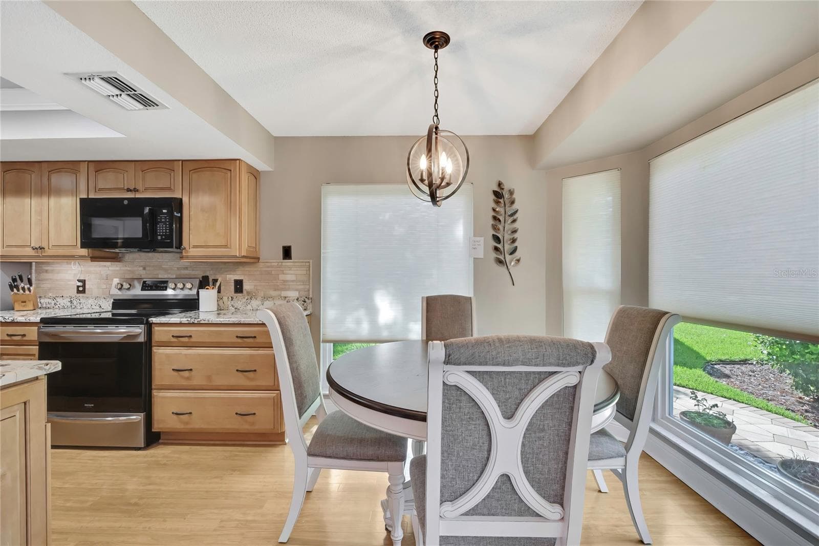6577 PINE MEADOWS DRIVE — photo 9 of 34
