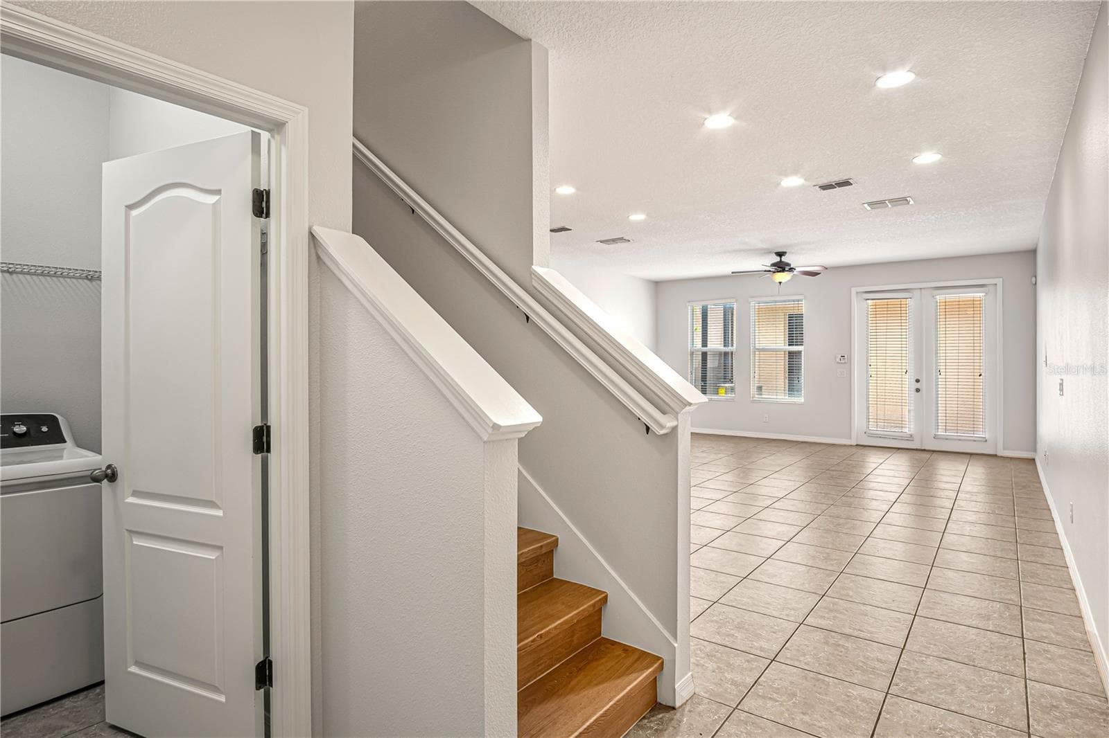 11472 CENTER LAKE DRIVE — photo 8 of 53